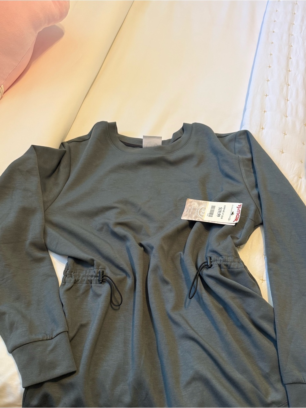 Women’s Dark Green Cinched Top. 💚
